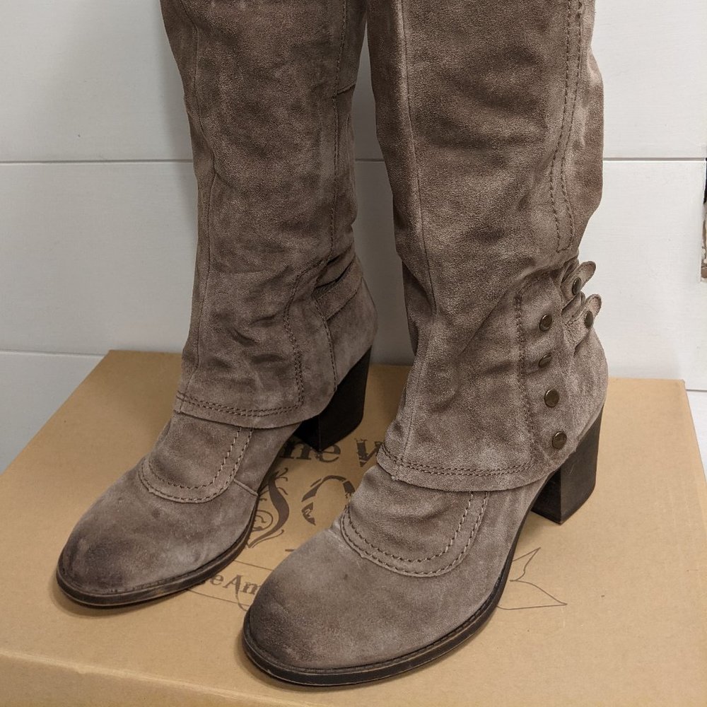 Nine West " Vintage America Collection" "On the moon" Size 9  tall suede boot